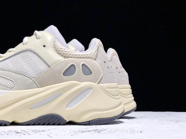 Yeezy Boost Adidas Analog 700 EG7596 0802